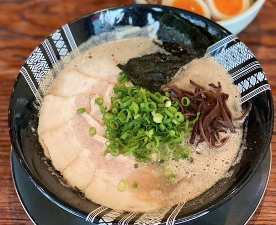 一双のラーメン