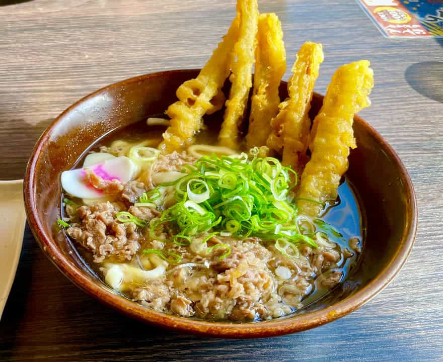 【資さんうどん】福岡(小倉)で1番人気の資さんうどん｜魅力とおすすめメニュー解説