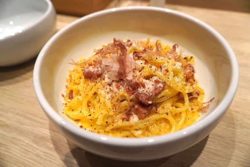 パスタ専門店「おいしいパスタ」の和風ガーリックカルボナーラ