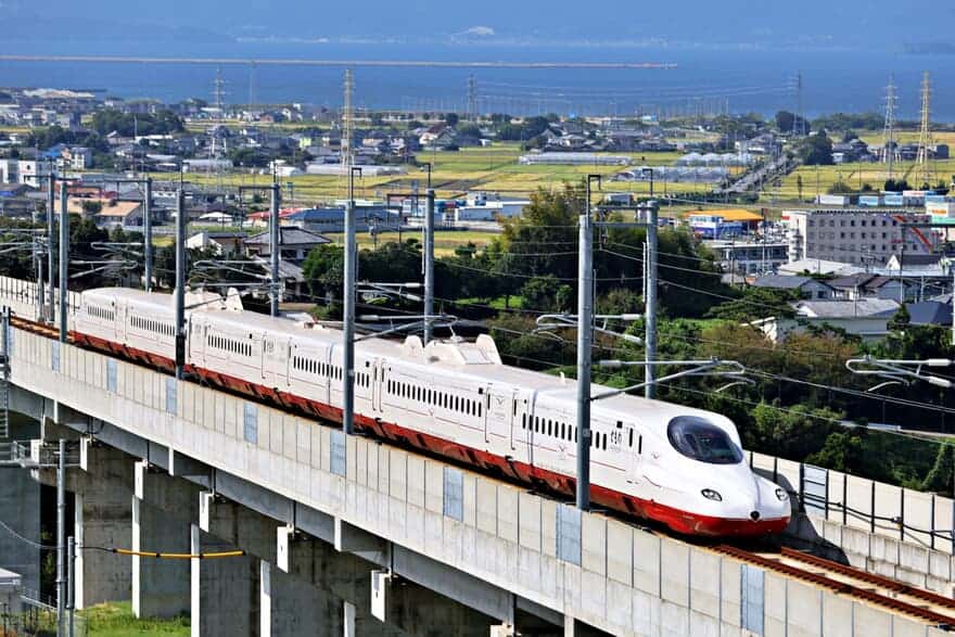 武雄温泉〜長崎間を走る西九州新幹線