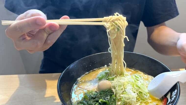 「麺処一成」の博多×家系のハイブリッドラーメンが新鮮！清川・日赤通り沿いにある人気店