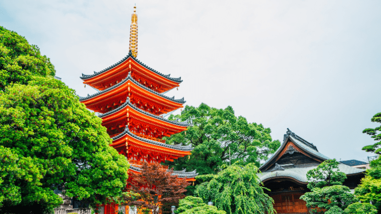 東長寺は日本最大級の大仏や地獄めぐりが楽しめる観光名所のひとつ！見どころやアクセス情報も解説